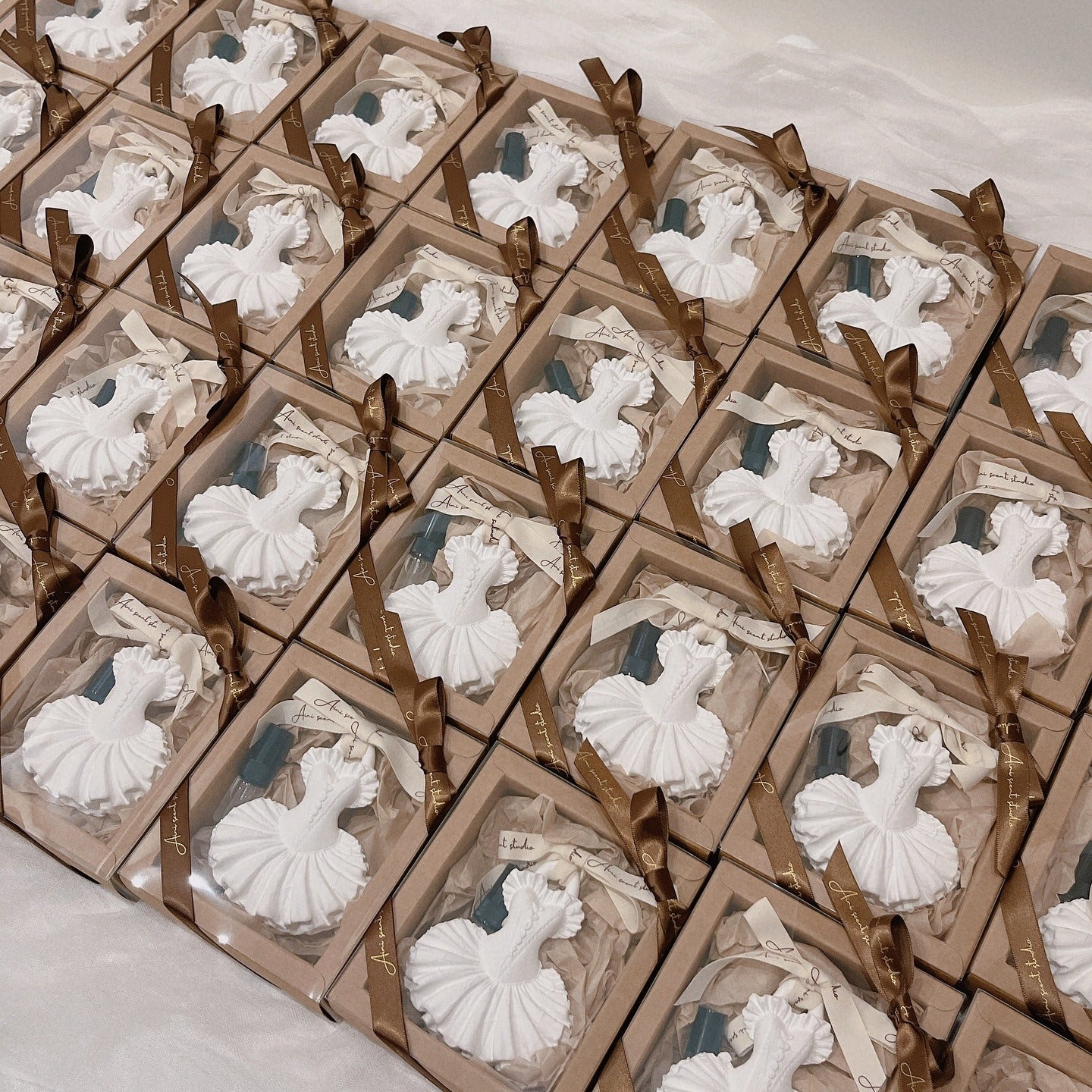 Korean bubble bear and rabbit shaped candle birthday gift Chinese Valentine's Day gift gift box couple